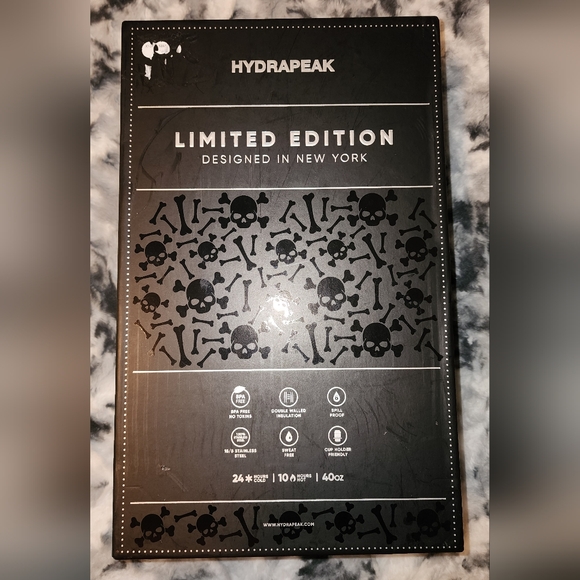 HydraPeak 40oz Skull with crossbones Tumbler - Picture 2 of 2